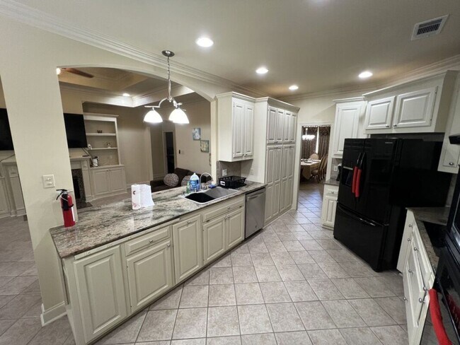 Building Photo - Beautifully Furnished 4-Bedroom Home in Zachary's Audubon Lakes!