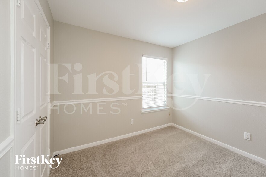 Building Photo - 7111 Lilac Manor Ln