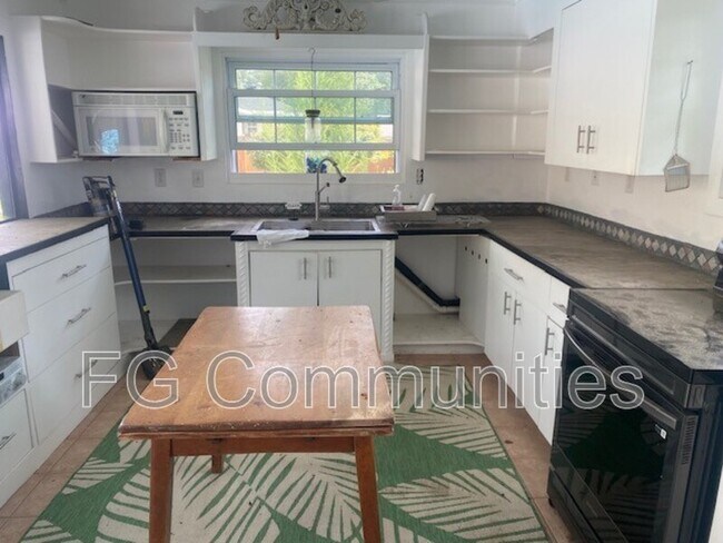 Building Photo - 206 Sunshine Way