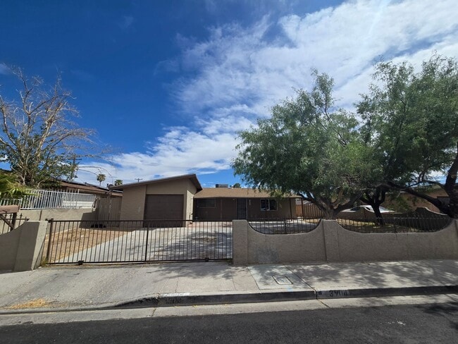 Building Photo - Newly Remodeled 3 Bedroom 1 Bathroom Home!...