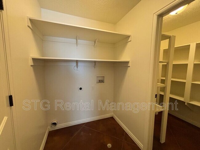 Building Photo - 2801 E 450 N