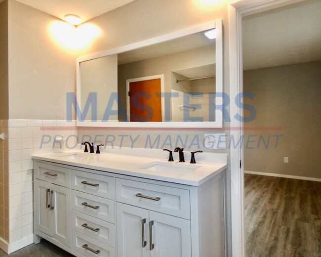 Building Photo - 2017 Garden Ln