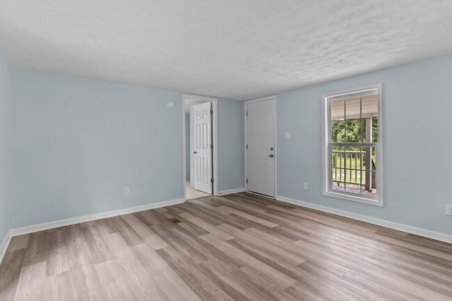 Building Photo - 2061 Center Ct SW