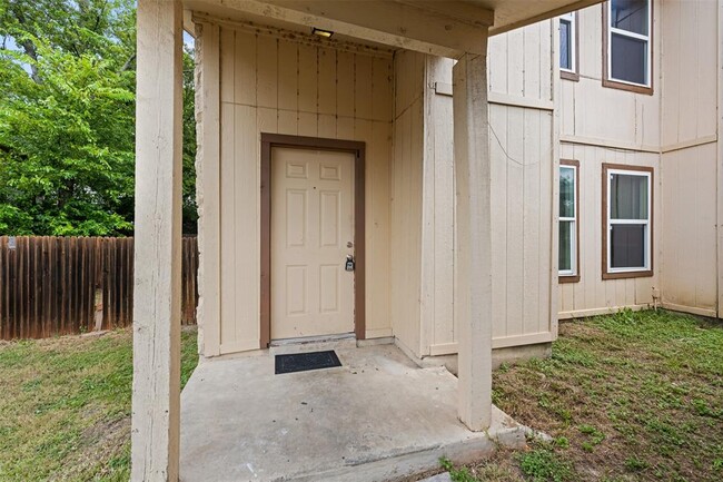 Building Photo - 1805 Rawhide Loop