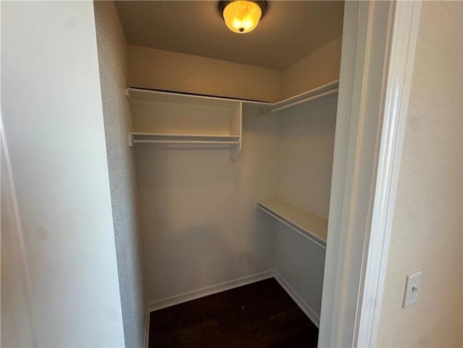 Building Photo - 4849 W Oldham Dr