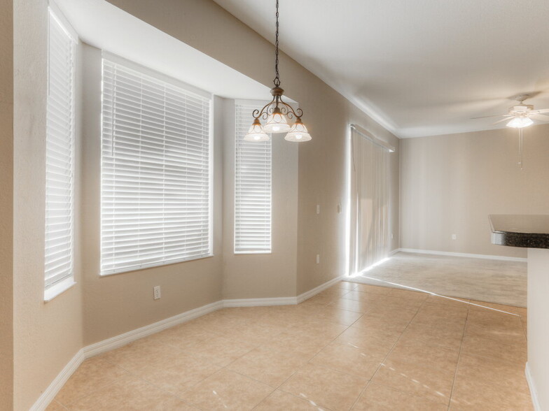 Building Photo - 9026 Beacon Manor Terrace