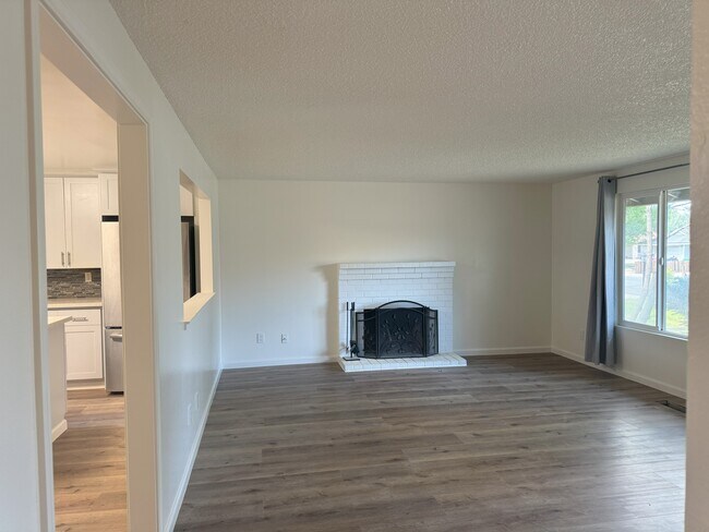 Building Photo - 2460 Brookside Way