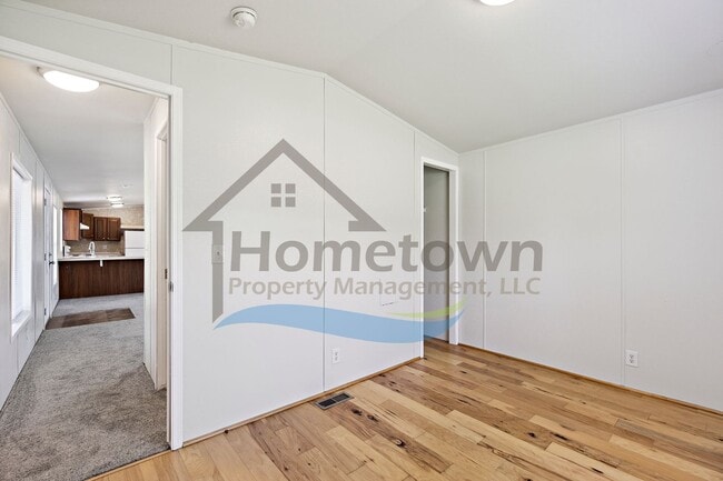 Building Photo - 5563 E Grove Ave