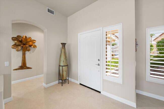 Building Photo - 38537 Fallbrook Ave