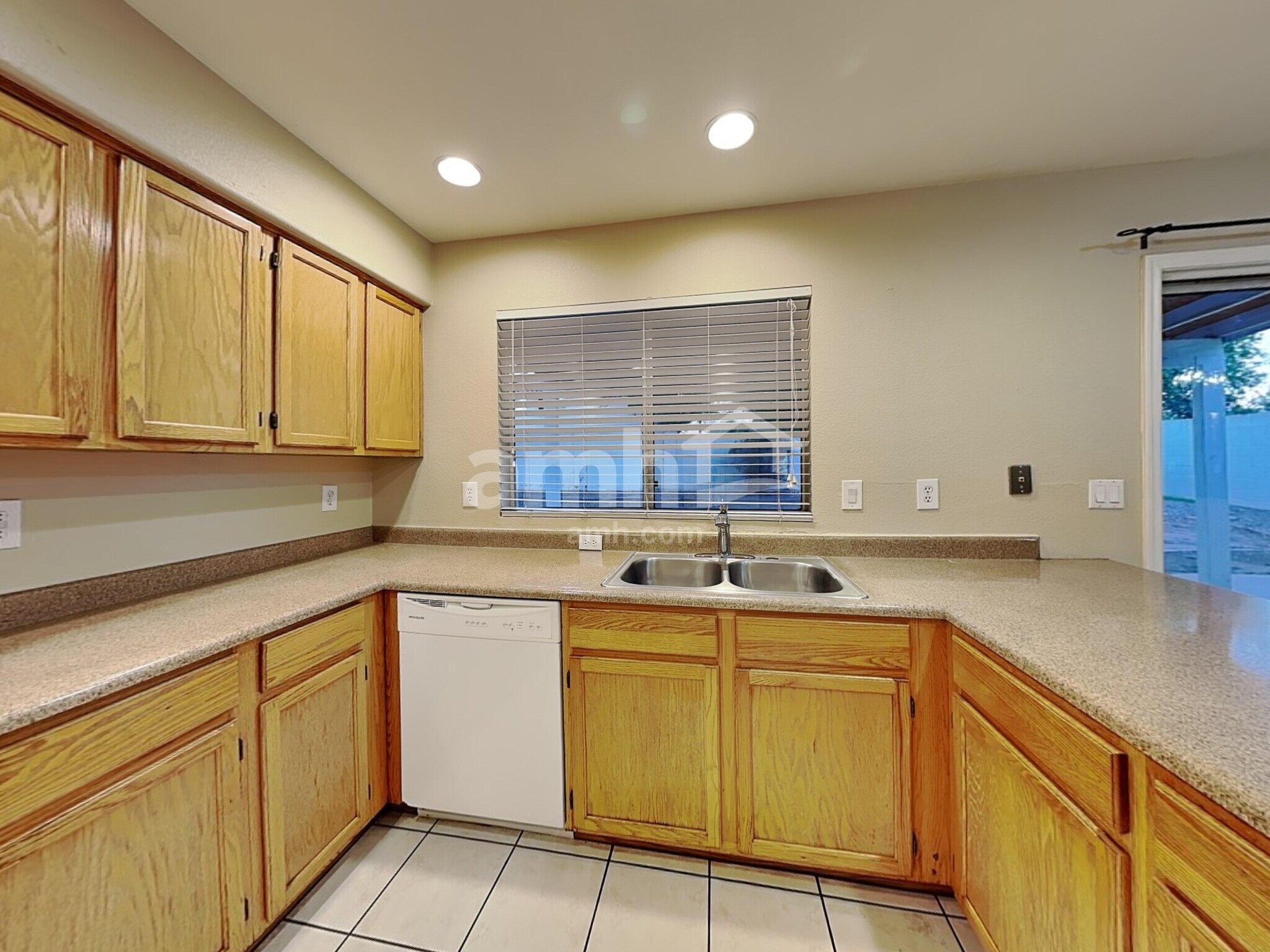 Building Photo - 293 N Slate St