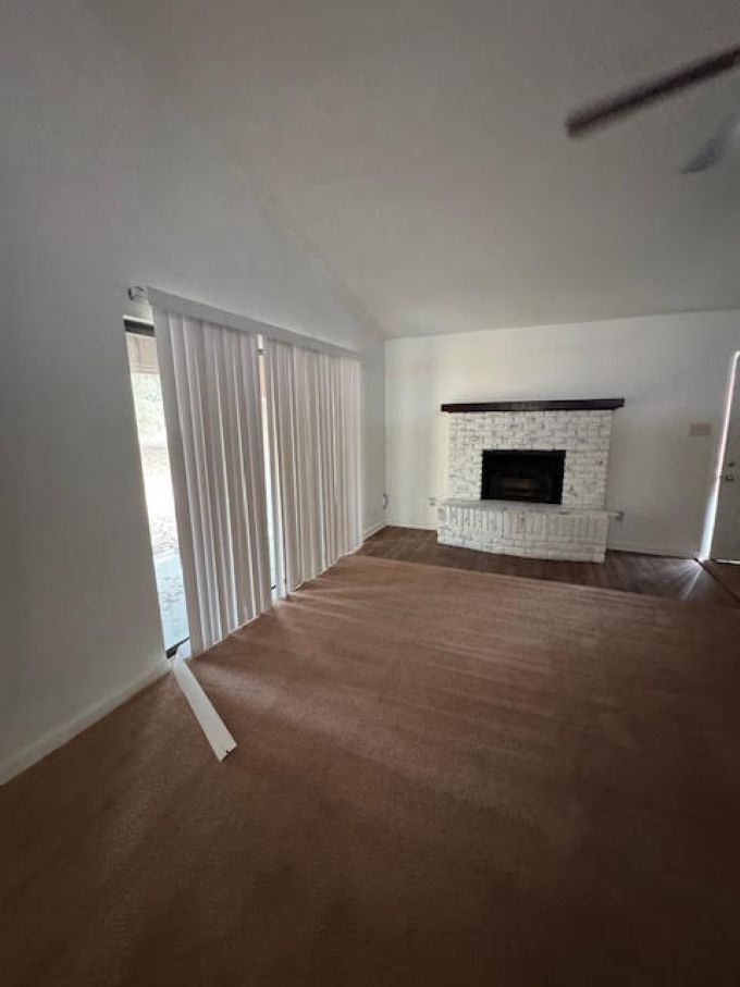 Building Photo - 6 Whispering