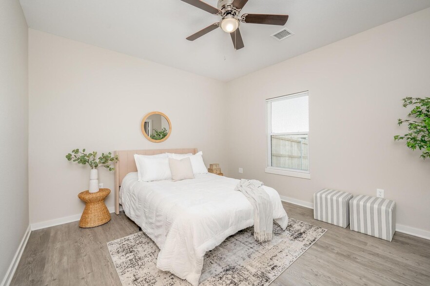 Building Photo - 3612 W Angel St