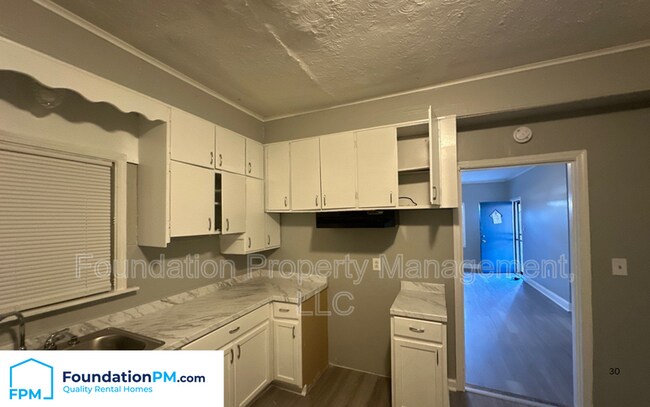 Building Photo - 2271 Hubbard Ave