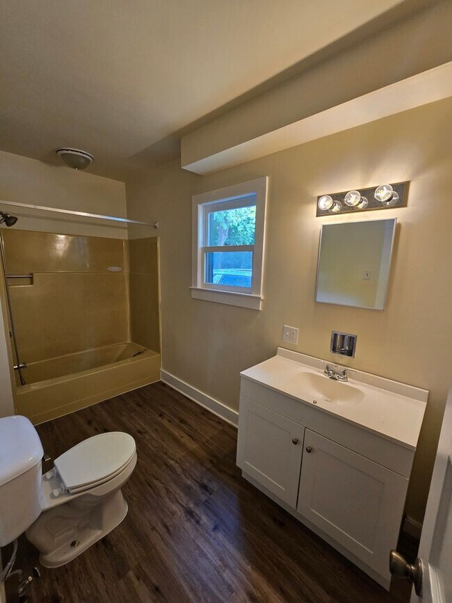 Building Photo - 4 bedroom House in East Stroudsburg Borough!