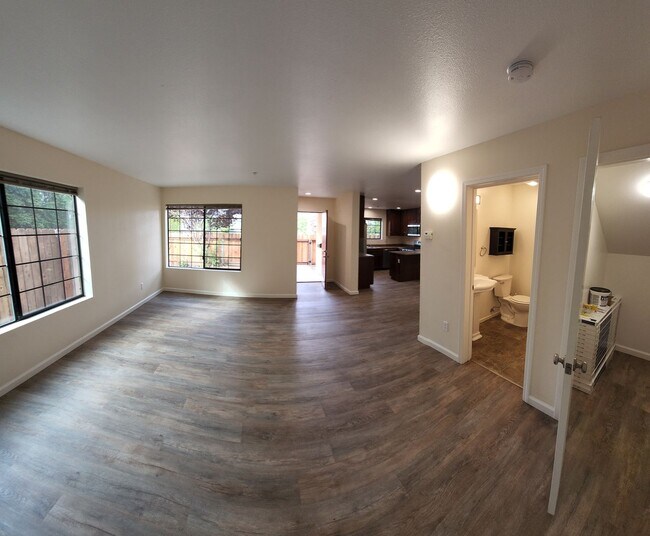 Building Photo - LOCATION-CLOSE PROXIMITY TO POLY CAMPUS