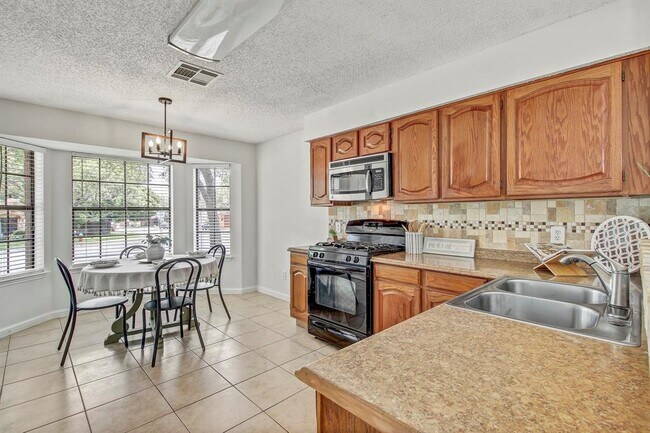 Building Photo - 17516 Klamath Falls Dr