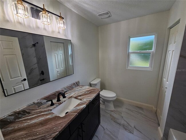 Building Photo - 1640 Strathmore Cir