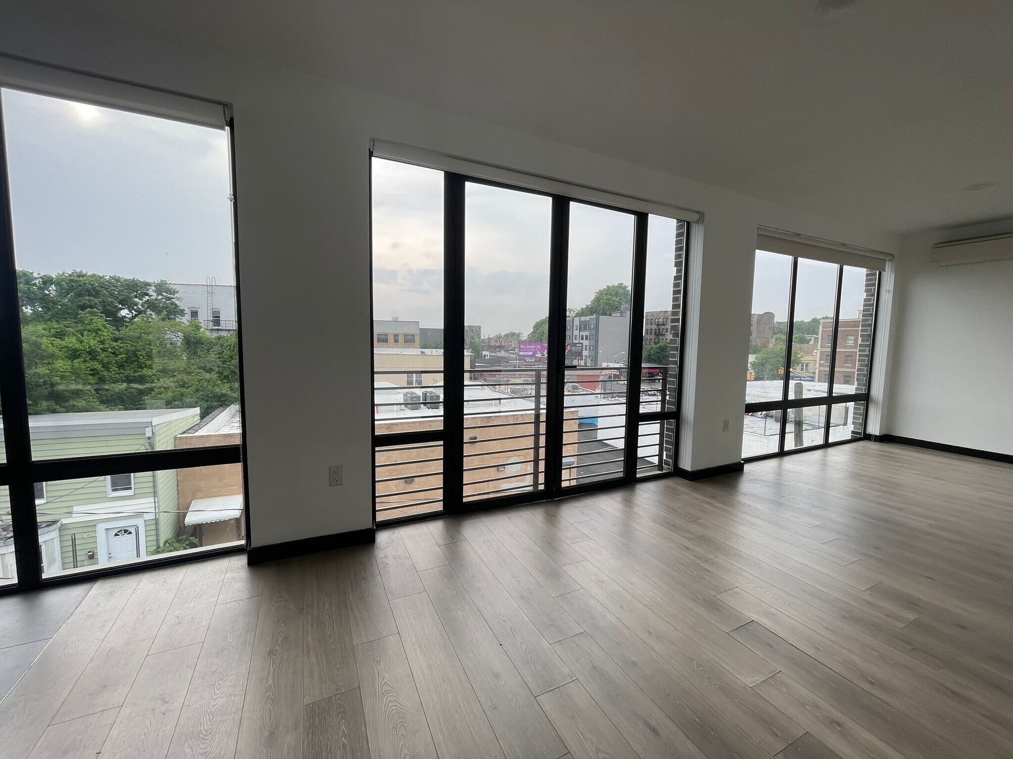 Unit 401 - 100 Sackett St