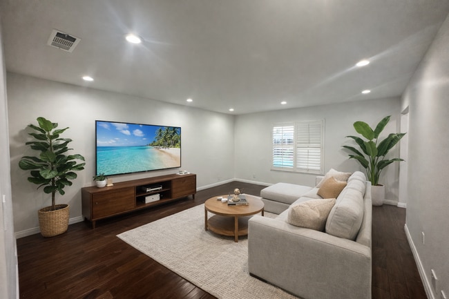 Building Photo - Beautifully Renovated 3-Bed, 2-Bath Home with Pool in Prime Location