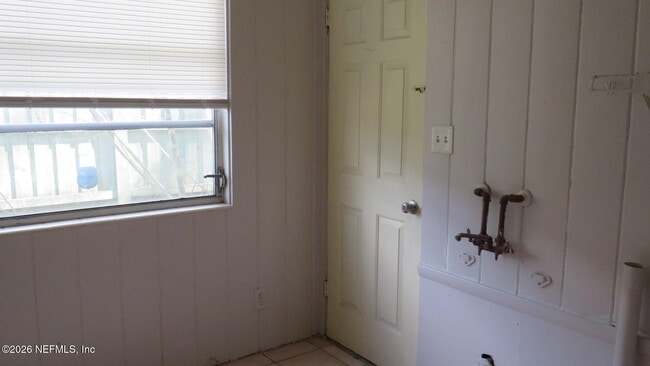 Building Photo - 4566 Plymouth St