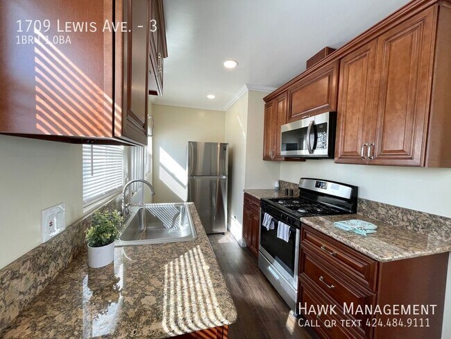 Building Photo - 1709 Lewis Ave