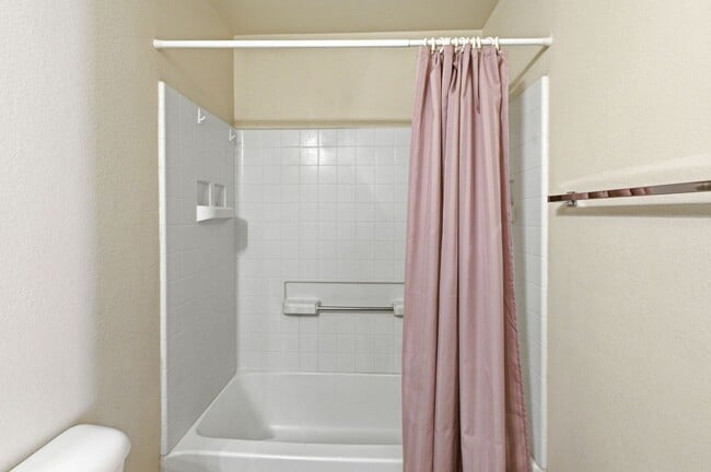 Building Photo - GORGEOUS TWO STORY TOWNHOME IN LAS VEGAS