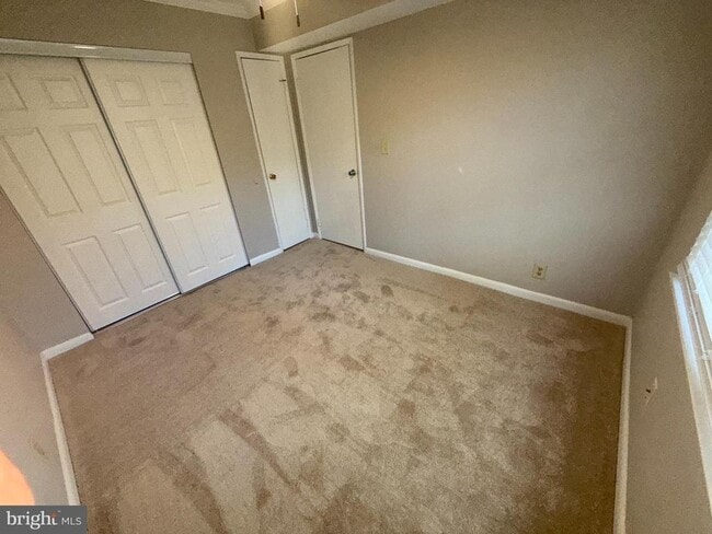 Building Photo - 2659 S Walter Reed Dr