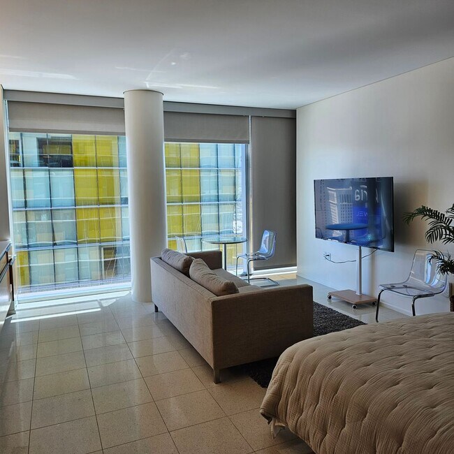 Building Photo - Furnished studio on the Las Vegas Strip