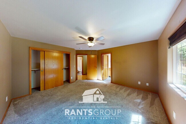 Building Photo - Lovingly cared for 3-bedroom, 1.75-bath ra...