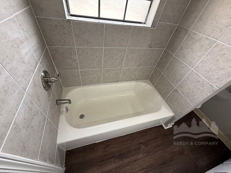 Building Photo - 5700 Ridgetop Dr