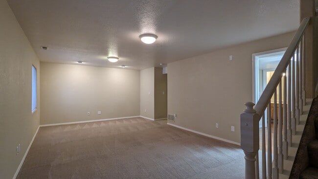 Building Photo - Large 4 Bed 3.5 Bath in Stetson Hills