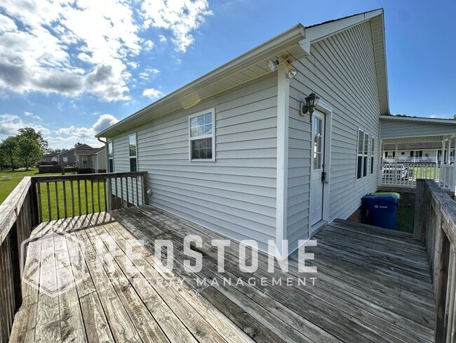 Building Photo - 812 Jennings Berry Dr