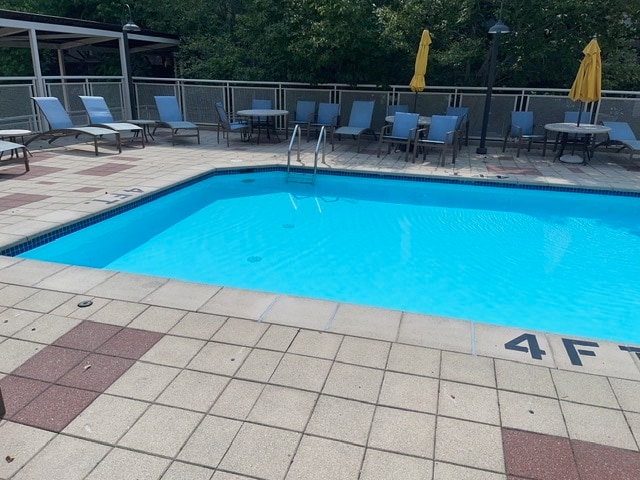 Pool - 800 4th St SW