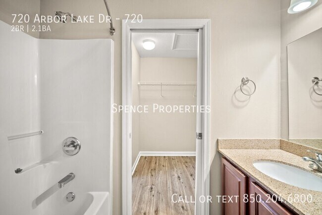 Building Photo - 720 Arbor Lake Dr