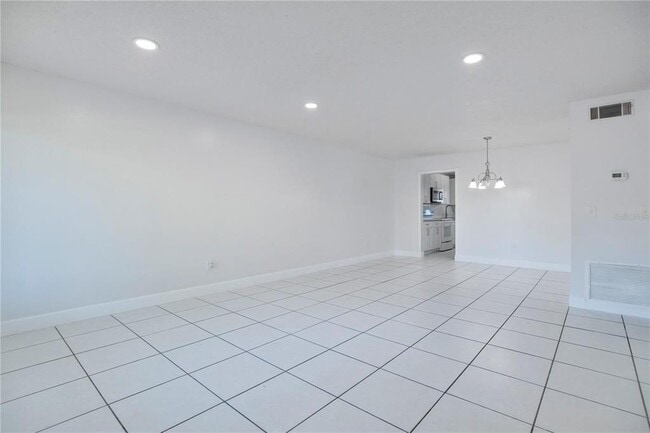 Building Photo - 725 Northlake Blvd