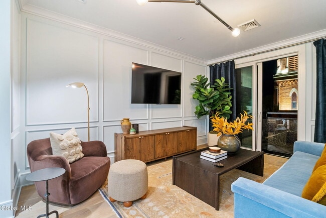 Building Photo - 19 Washington St