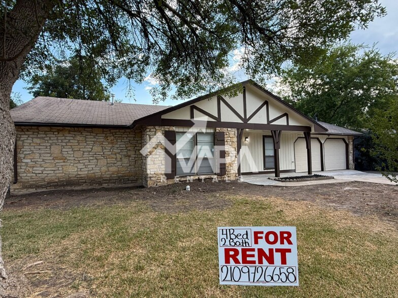 Building Photo - 4322 Las Cruces St