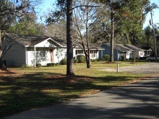 Building Photo - 1604 Carolwood Ct