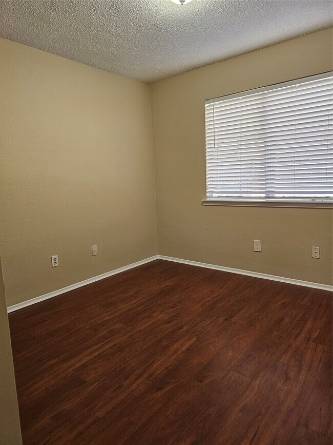 Building Photo - 1538 Ridgebriar Dr