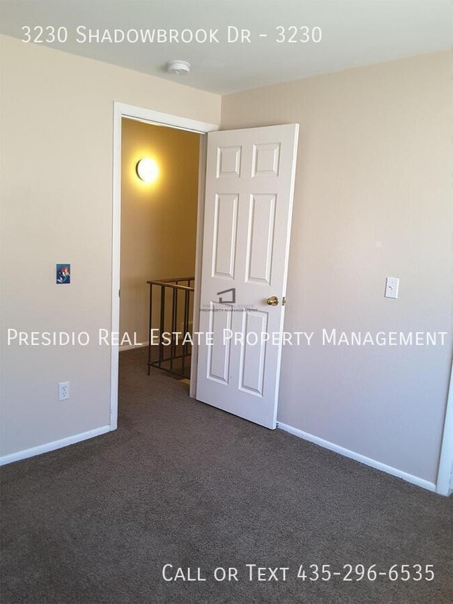 Building Photo - 3230 N Shadowbrook Dr