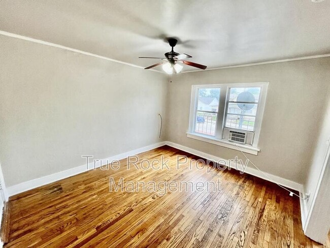 Building Photo - 804 E Main St