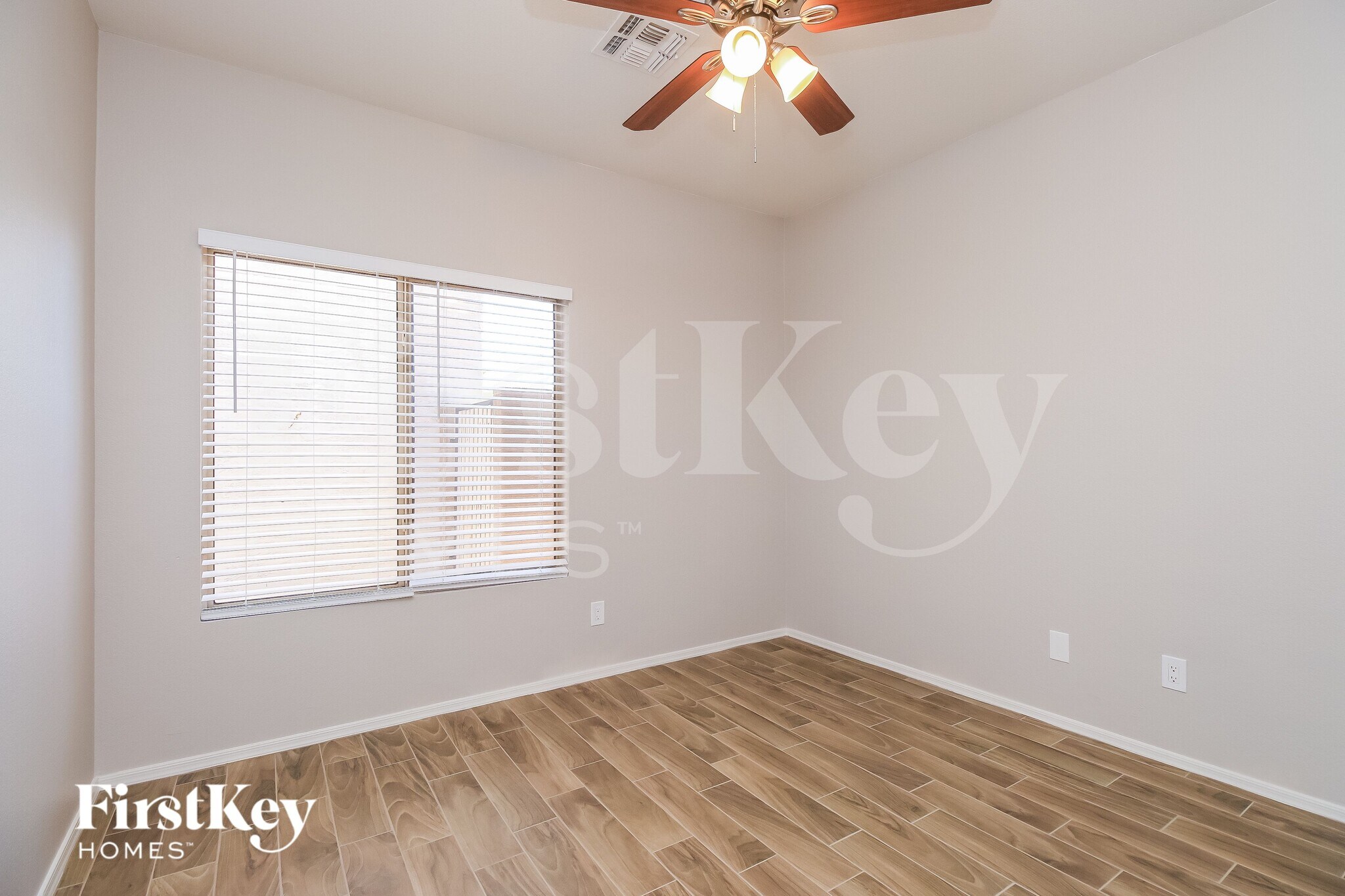 Building Photo - 521 E Red Rock Trail