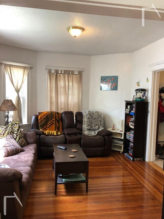 Primary Photo - 86 Chestnut Hill Ave