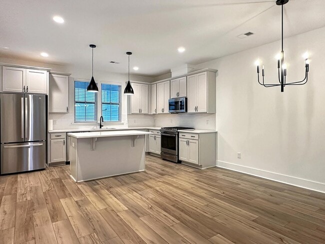 Building Photo - 250 Symphony Ave