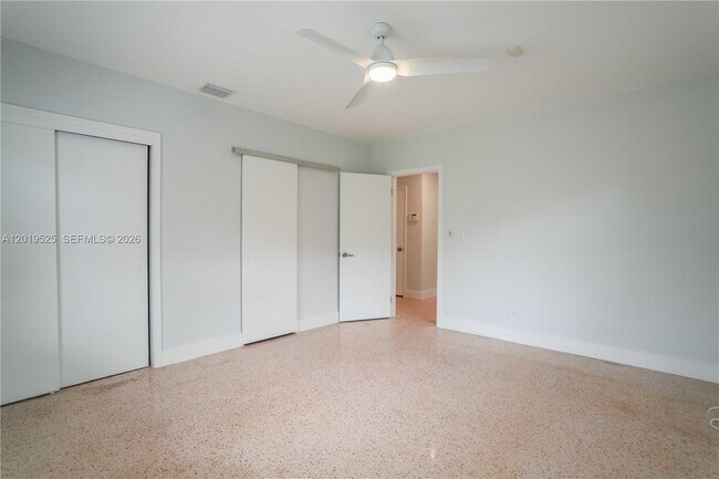 Building Photo - 475 S Shore Dr