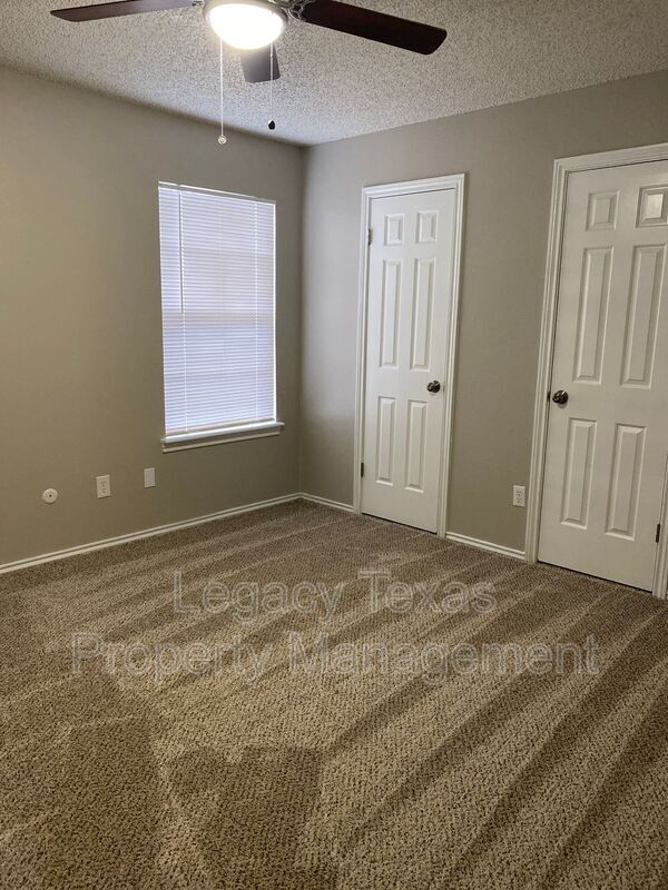 Building Photo - 1608 Sun Valley Dr