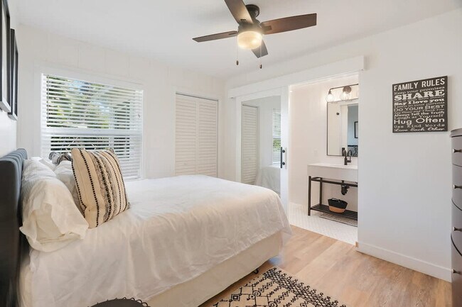 Building Photo - 2464 Jefferson St