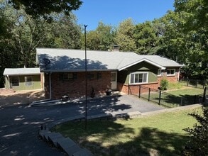 Building Photo - Lindbergh Schools 3BD 2.5 Bth Open Floor Plan