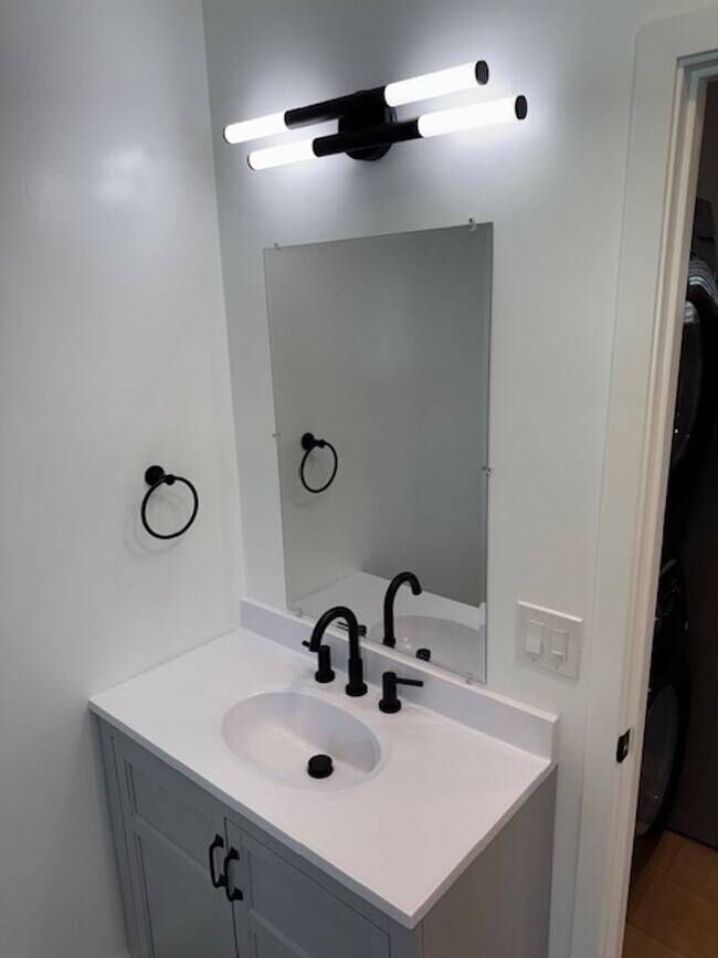 Building Photo - 5300 Glasgow Ct