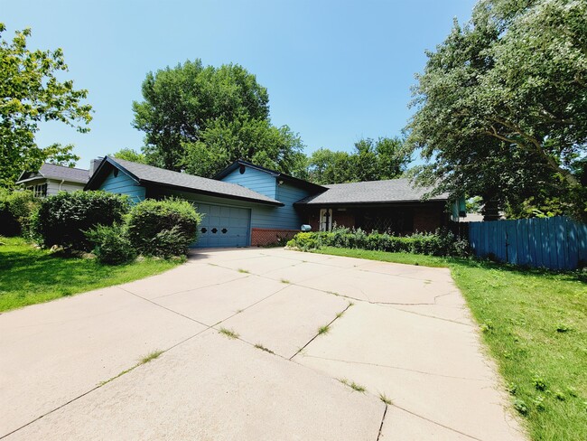 Building Photo - 1044 N Lawrence Ct